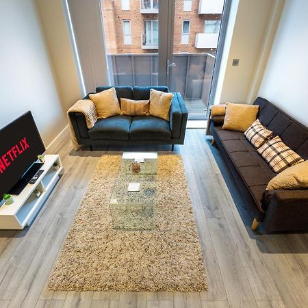 Lovely 4-Sleeper Apartment In Central Slough With Free Parking Dış mekan fotoğraf