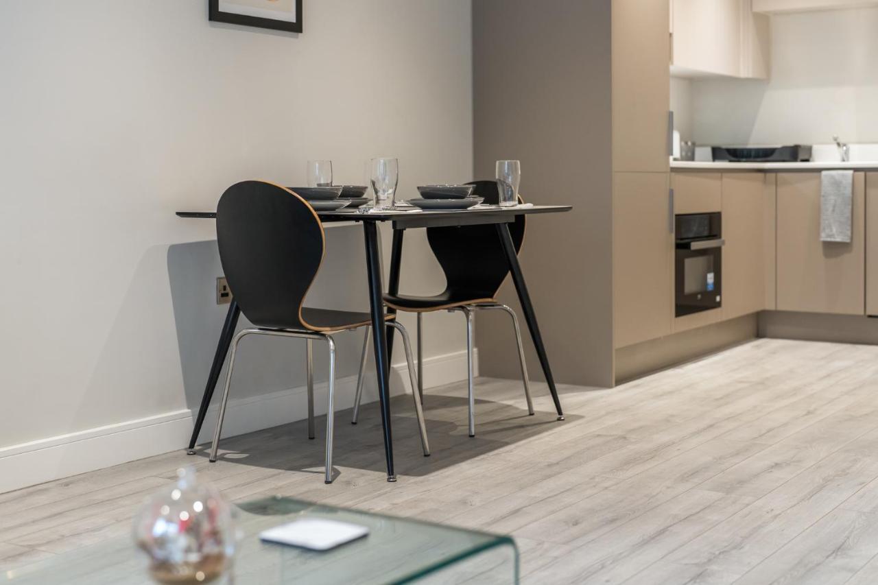Lovely 4-Sleeper Apartment In Central Slough With Free Parking Dış mekan fotoğraf