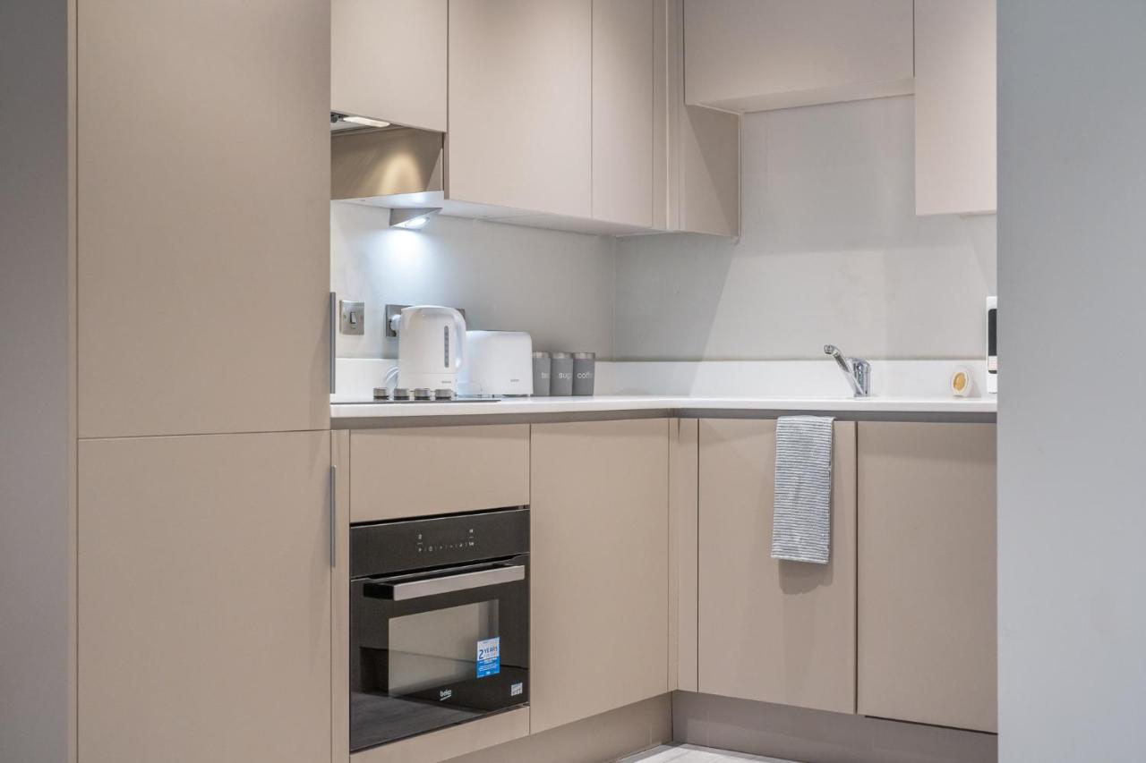 Lovely 4-Sleeper Apartment In Central Slough With Free Parking Dış mekan fotoğraf